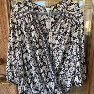 NWT Max Studio blouse. Size 2.